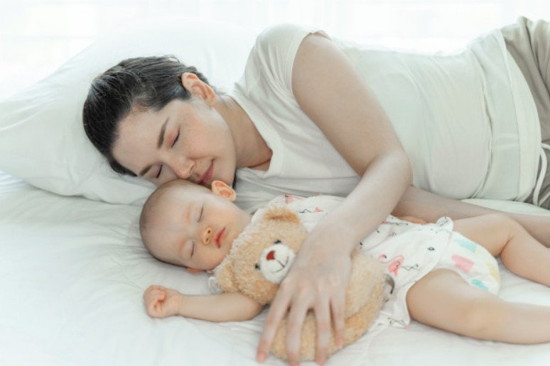 Is it safe to sleep with the baby?